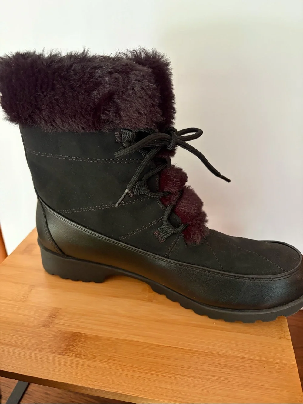 JBU Women's Colorado 9M Black Winter Faux Fur-Lined Lace-Up Boots. Memory Foam